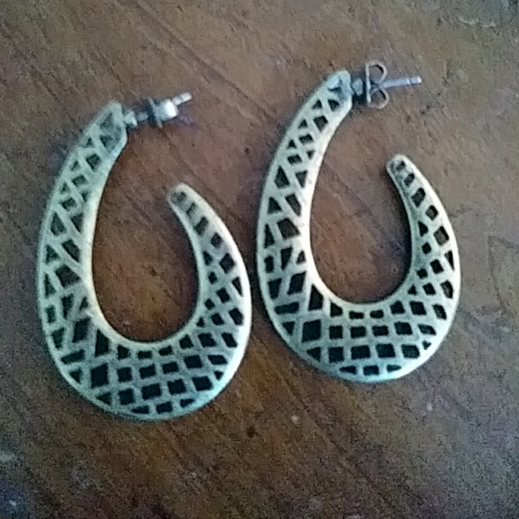 Sale Vintage Brass Cut Out Shaped Like A Dangle But Pierced Earrings 10$